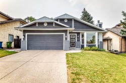51 Strathaven Circle SW Calgary, AB T3H 2E9