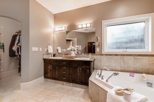 9 Liberty Place, Sylvan Lake, AB - Indoor Photo Showing Bathroom