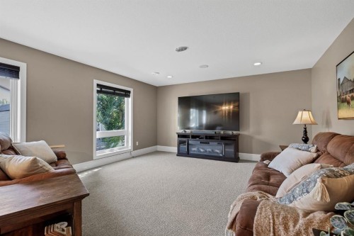 9 Liberty Place, Sylvan Lake, AB - Indoor Photo Showing Living Room