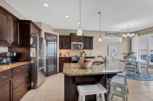 9 Liberty Place, Sylvan Lake, AB - Indoor Photo Showing Kitchen With Stainless Steel Kitchen With Double Sink With Upgraded Kitchen