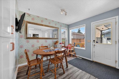 95 Hidden Point Nw, Calgary, AB - Indoor Photo Showing Dining Room