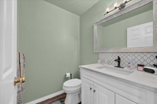 95 Hidden Point Nw, Calgary, AB - Indoor Photo Showing Bathroom