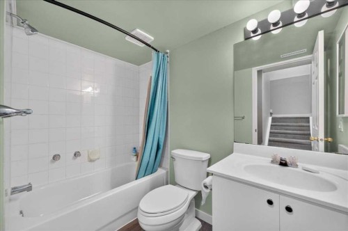 95 Hidden Point Nw, Calgary, AB - Indoor Photo Showing Bathroom