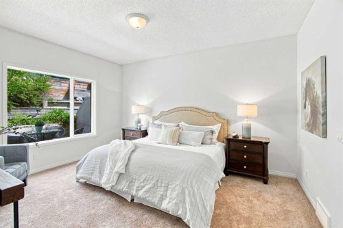 21 Scimitar Heath Nw, Calgary, AB - Indoor Photo Showing Bedroom