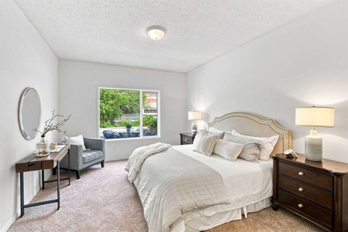 21 Scimitar Heath Nw, Calgary, AB - Indoor Photo Showing Bedroom