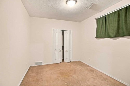 21 Scimitar Heath Nw, Calgary, AB - Indoor Photo Showing Other Room