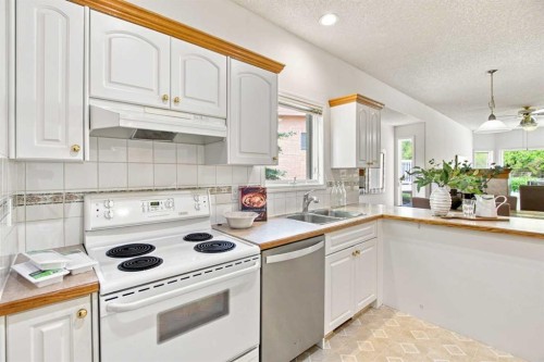 21 Scimitar Heath Nw, Calgary, AB - Indoor Photo Showing Kitchen With Double Sink