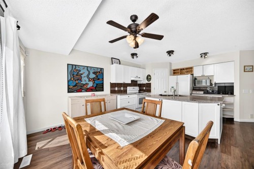 14954 Mt Mckenzie Drive Se, Calgary, AB - Indoor
