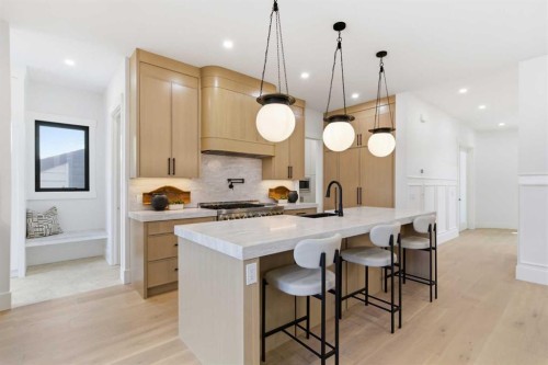 218 19 Avenue Nw, Calgary, AB - Indoor Photo Showing Kitchen With Upgraded Kitchen