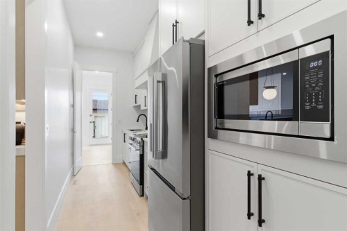 218 19 Avenue Nw, Calgary, AB - Indoor Photo Showing Other Room