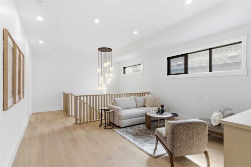 218 19 Avenue Nw, Calgary, AB - Indoor