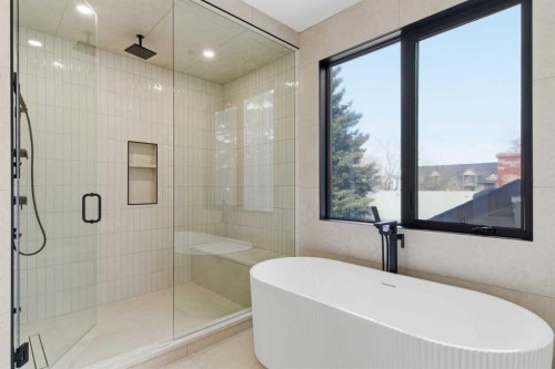 218 19 Avenue Nw, Calgary, AB - Indoor Photo Showing Bathroom