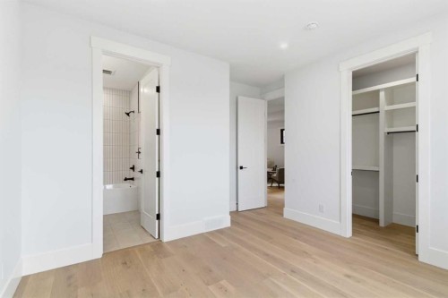 218 19 Avenue Nw, Calgary, AB - Indoor Photo Showing Other Room