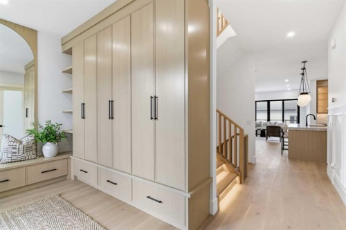 218 19 Avenue Nw, Calgary, AB - Indoor Photo Showing Other Room