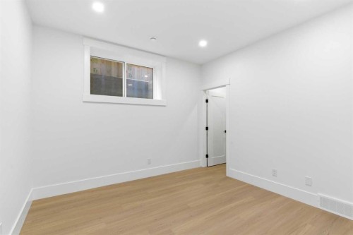 218 19 Avenue Nw, Calgary, AB - Indoor Photo Showing Other Room