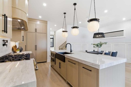 218 19 Avenue Nw, Calgary, AB - Indoor Photo Showing Kitchen With Upgraded Kitchen