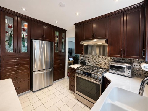 544 Willingdon Boulevard Se, Calgary, AB - Indoor Photo Showing Kitchen