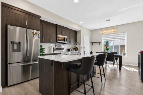 1079  Lanark Boulevard Se, Airdrie, AB - Indoor Photo Showing Kitchen With Upgraded Kitchen