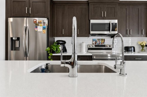 1079  Lanark Boulevard Se, Airdrie, AB - Indoor Photo Showing Kitchen With Double Sink With Upgraded Kitchen