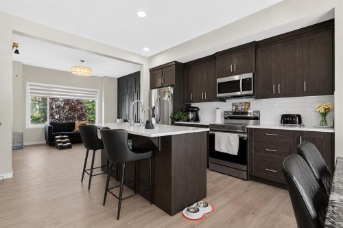 1079  Lanark Boulevard Se, Airdrie, AB - Indoor Photo Showing Kitchen With Upgraded Kitchen
