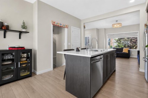 1079  Lanark Boulevard Se, Airdrie, AB - Indoor Photo Showing Kitchen With Upgraded Kitchen
