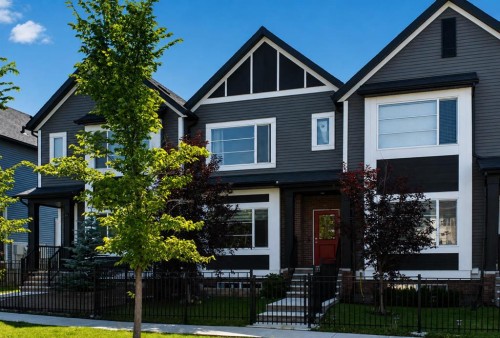 1079  Lanark Boulevard Se, Airdrie, AB - Outdoor With Facade