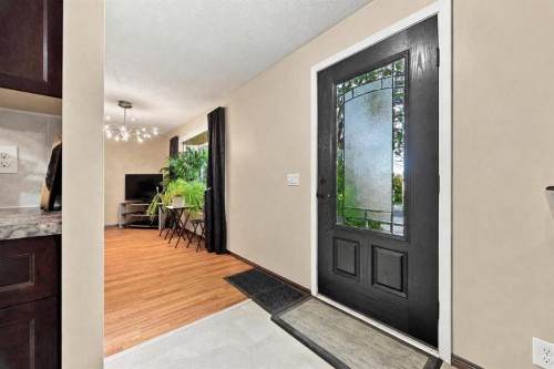55 Macewan Park Way Nw, Calgary, AB - Indoor Photo Showing Other Room