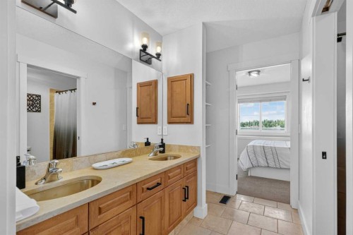 39 Chapala Terrace Se, Calgary, AB - Indoor Photo Showing Bathroom