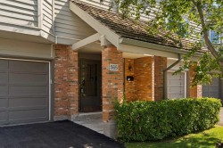565 Point Mckay Grove NW Calgary, AB T3B 5C4