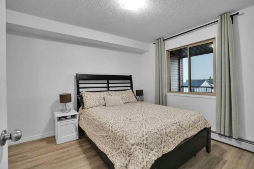 1407-8 Bridlecrest Drive Sw, Calgary, AB - Indoor Photo Showing Bedroom
