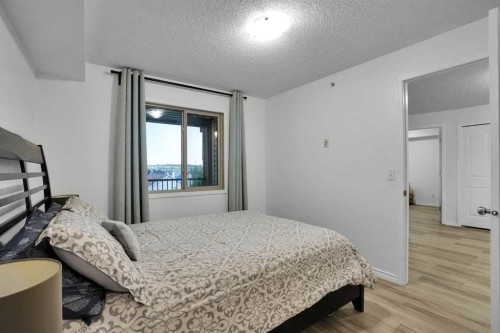 1407-8 Bridlecrest Drive Sw, Calgary, AB - Indoor Photo Showing Bedroom