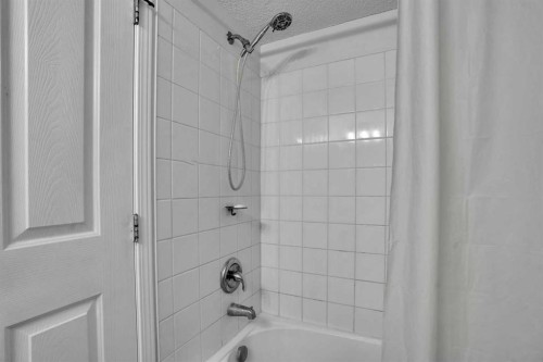 1407-8 Bridlecrest Drive Sw, Calgary, AB - Indoor Photo Showing Bathroom