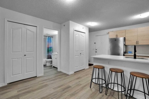 1407-8 Bridlecrest Drive Sw, Calgary, AB - Indoor Photo Showing Kitchen