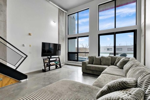 216-535 8 Avenue Se, Calgary, AB - Indoor Photo Showing Living Room