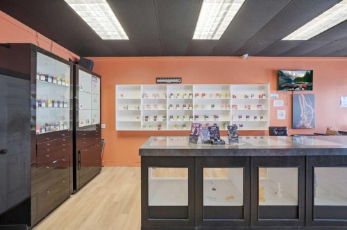 812 Edmonton Trail Ne, Calgary, AB 