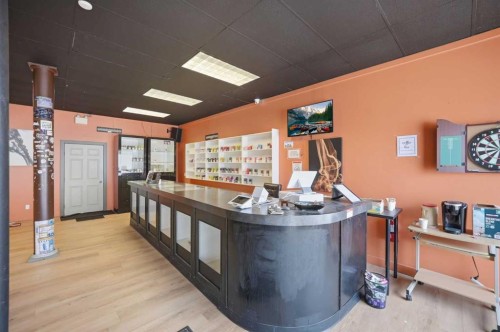 812 Edmonton Trail Ne, Calgary, AB 
