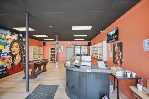 812 Edmonton Trail Ne, Calgary, AB 