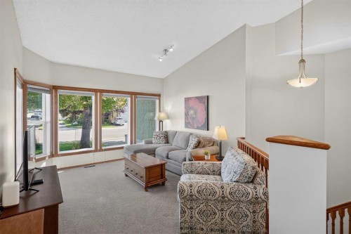 152 Waterstone Place Se, Airdrie, AB 