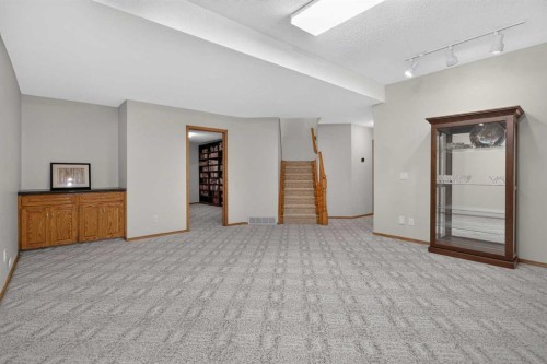 152 Waterstone Place Se, Airdrie, AB 