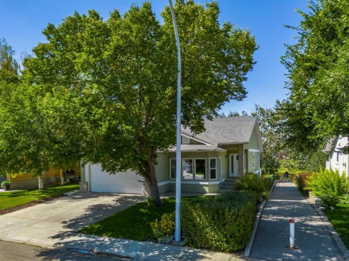 152 Waterstone Place Se, Airdrie, AB 