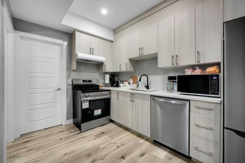 20 Amblefield Avenue Nw, Calgary, AB - Indoor Photo Showing Kitchen