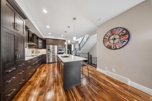 3302 39 Street Sw, Calgary, AB 