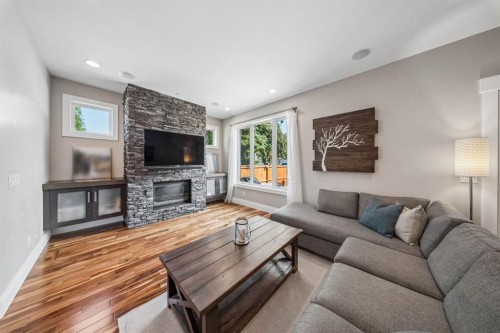 3302 39 Street Sw, Calgary, AB 