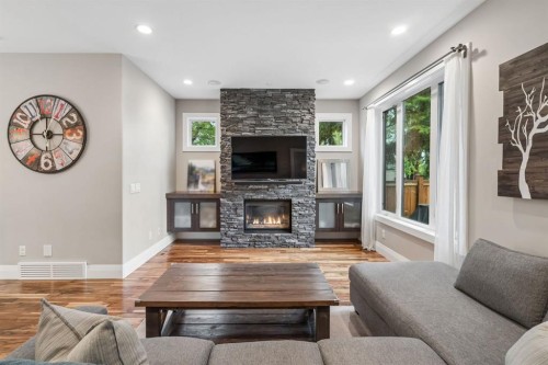 3302 39 Street Sw, Calgary, AB 