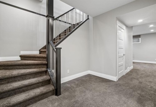 3302 39 Street Sw, Calgary, AB 
