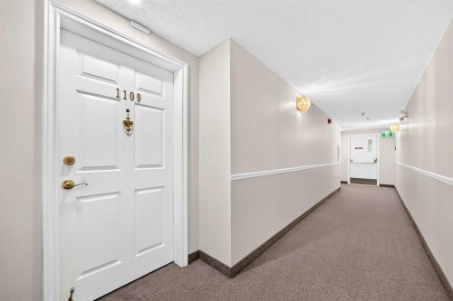 1109-1109 Hawksbrow Point Nw, Calgary, AB - Indoor Photo Showing Other Room
