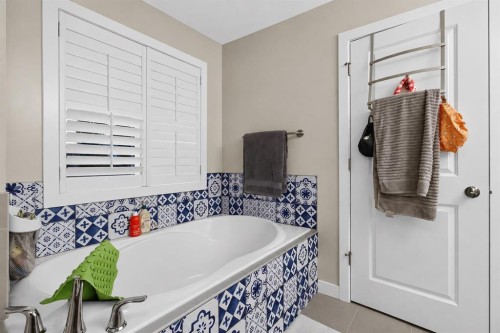 725 New Brighton Drive Se, Calgary, AB - Indoor Photo Showing Bathroom