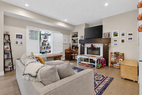725 New Brighton Drive Se, Calgary, AB - Indoor Photo Showing Living Room
