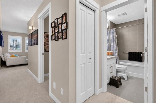 725 New Brighton Drive Se, Calgary, AB - Indoor Photo Showing Other Room