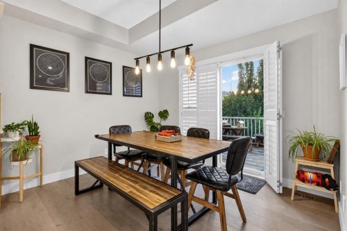 725 New Brighton Drive Se, Calgary, AB - Indoor Photo Showing Dining Room